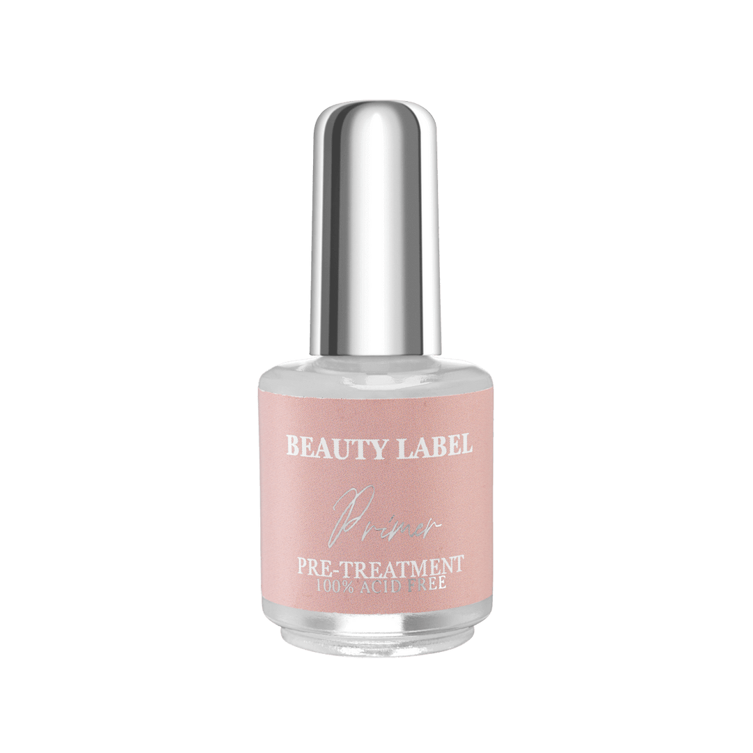 Transparant flesje met een zilveren dop met kwastje en een roze label van Beauty Label nagelproducten. Beauty Label Acid Free primer is geschikt voor elke nagel en is te gebruiken voor nagellak, gel- of acryl applicatie en zorgt voor een ultieme hechting van je producten.