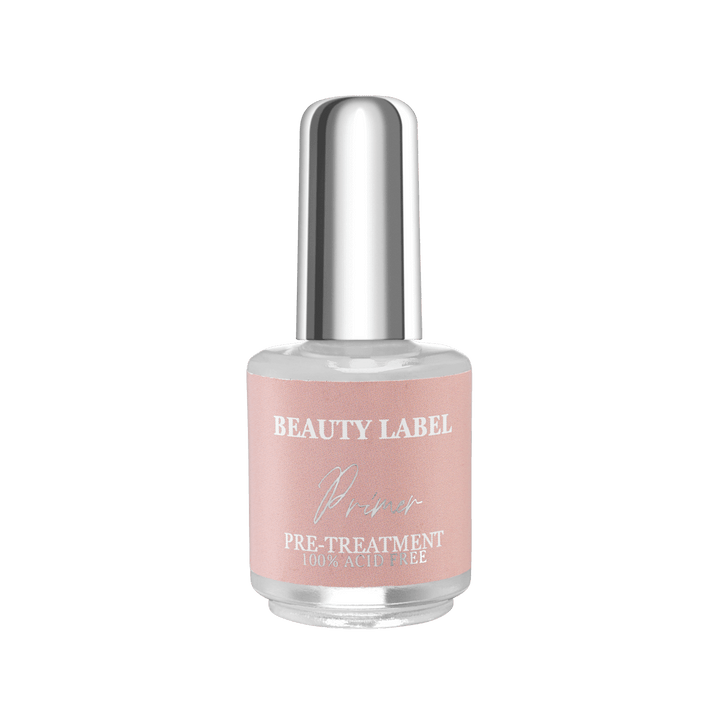 Transparant flesje met een zilveren dop met kwastje en een roze label van Beauty Label nagelproducten. Beauty Label Acid Free primer is geschikt voor elke nagel en is te gebruiken voor nagellak, gel- of acryl applicatie en zorgt voor een ultieme hechting van je producten.